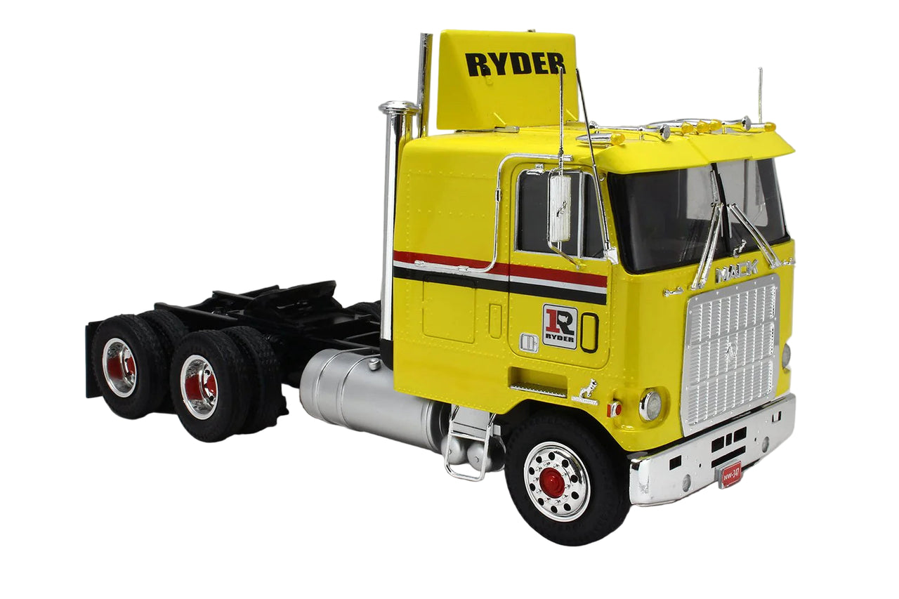 AMT1062 AMT MACK CRUISER LINER SEMI TRACTOR (1/25)