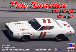 SJMPEDC1971DA 1/24 Petty Enterprises 1971 Dodge Charger Flathood Kit de modèle de voiture en plastique