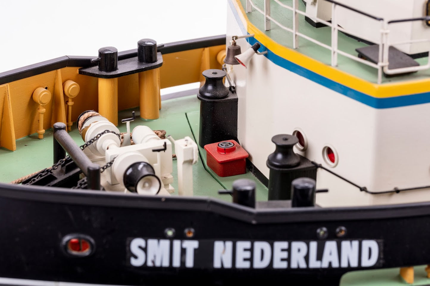 150-0528 BIL528 SMIT NEDERLAND- TUG (P/RC) (1:33)52x87x27