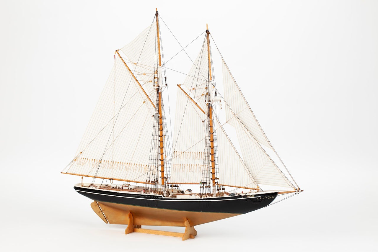 150-0600 GOÉLETTE CANADIENNE BIL600 BLUENOSE 2 (W) (1:100) (43x52x8.5)