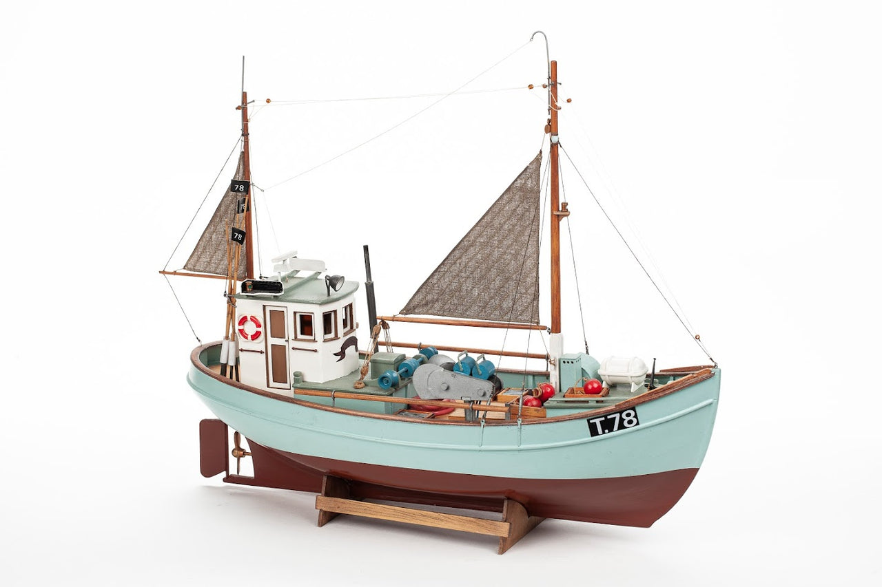 150-0683 BATEAU DE PÊCHE BIL683 HAVMAAGEN (W) (1:30) (35X12X28) 6 PEINTURES INCL.