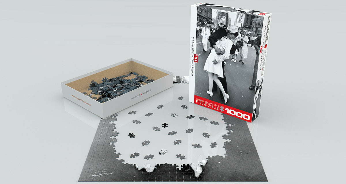 LIFE V-J Day Kiss in Times Square 1000-Piece Puzzle