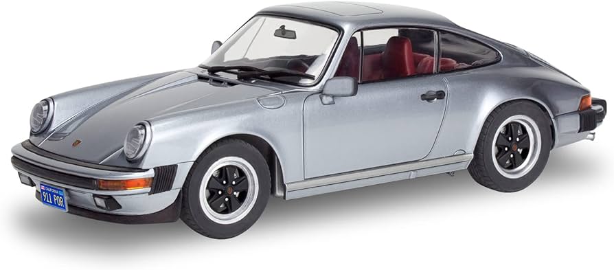 REV4521 PORSCHE 911 CARRERA 3.2 COUPE (1/25)