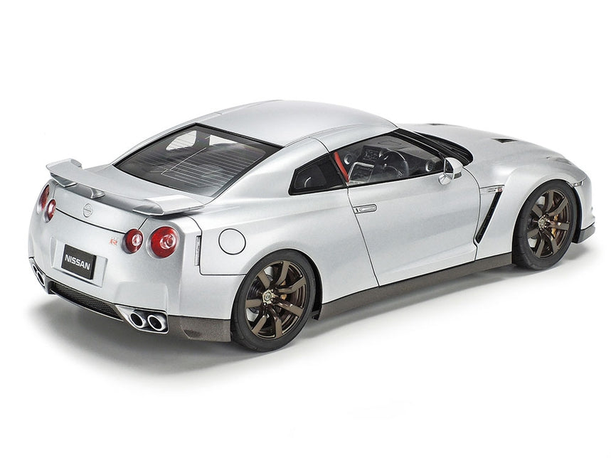 24300 NISSAN GTR (1/24)