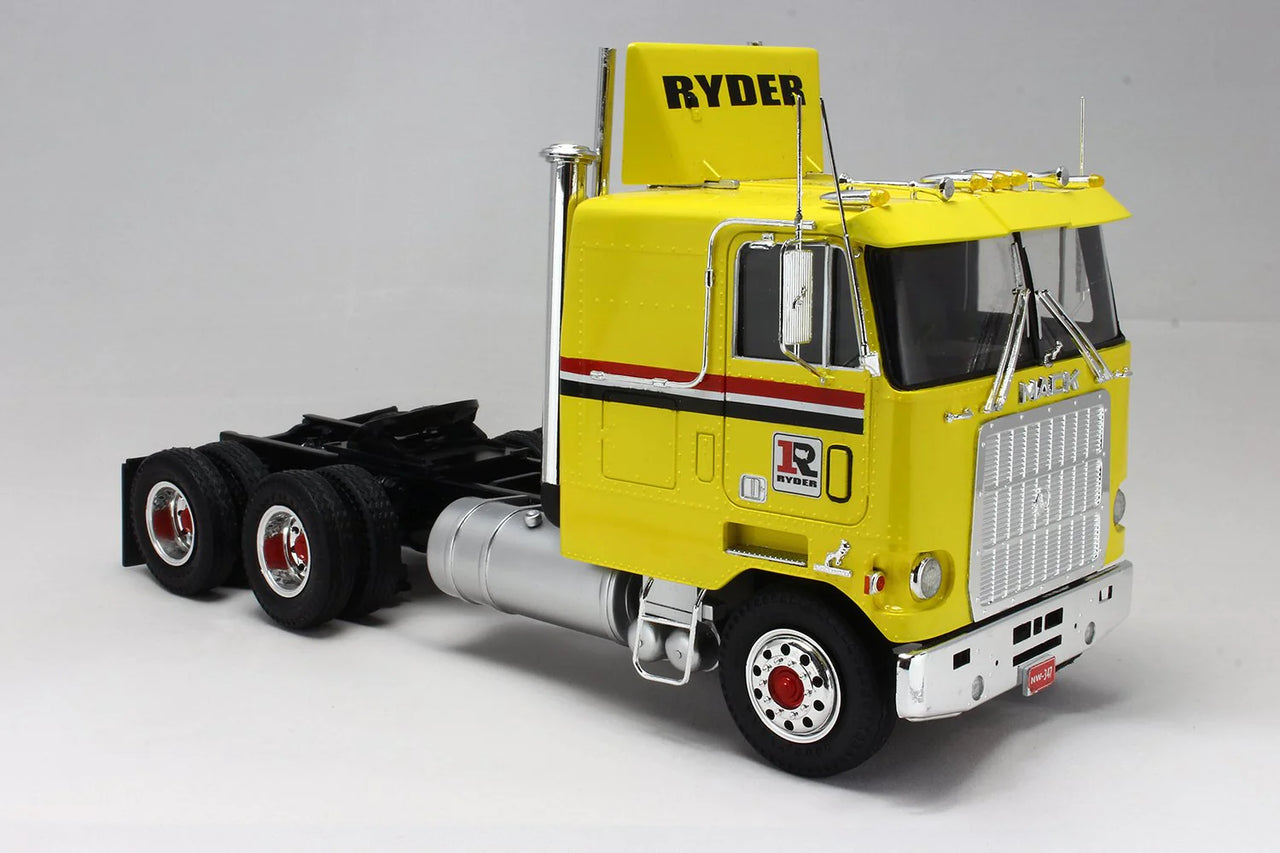 SEMI TRACTOR AMT1062 AMT MACK CRUISER LINER (1/25)