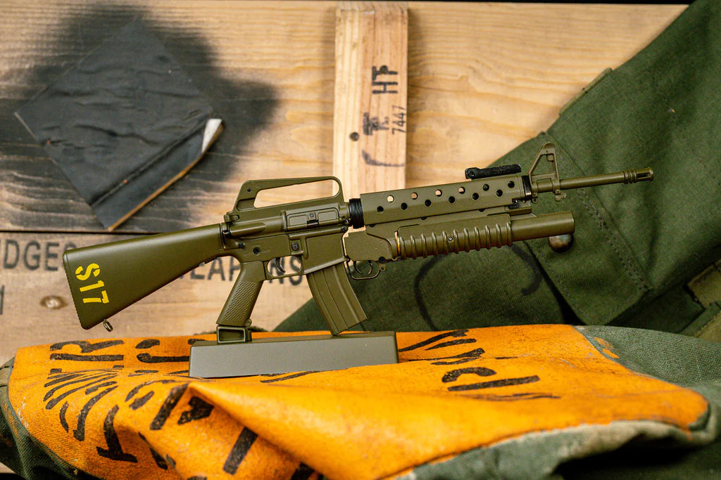 16-GREEN MINIATURE 1:3 SCALE M16A1 "S17" MODEL