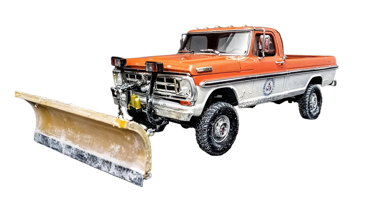 MOE2568 Moebius 1972 Ford F-250 4x4 with Snow Plow 1/25 Model Kit