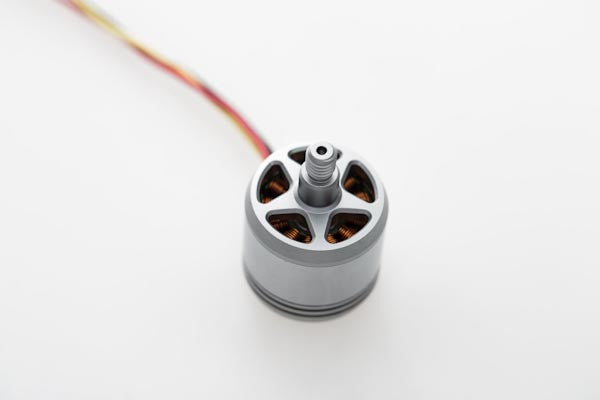 DJI PHANTOM 3 2312A MOTOR CW DE REEMPLAZO - PARTE 95