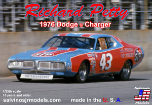 SJMRPDC1976D-V 1/24 Richard Petty 1976 Dodge Charger Kit de modèle de voiture en plastique avec autocollants en vinyle