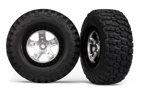 5878 Pneus et roues, assemblés, collés (SCT chrome satiné, roues noires style Beadlock, pneus BFGoodrich® Mud-Terrain™ T/A® KM2, inserts en mousse) (2)(4RM avant/arrière, 2RM arrière seulement)