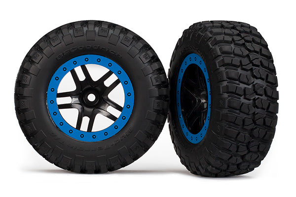 5883A Conjunto de neumático y rueda, pegado (SCT de radios divididos, negro, ruedas beadlock azules, neumático BFGoodrich® Mud-Terrain™ T/A® KM2, inserciones) (2) (4WD delantera, 2WD trasera)