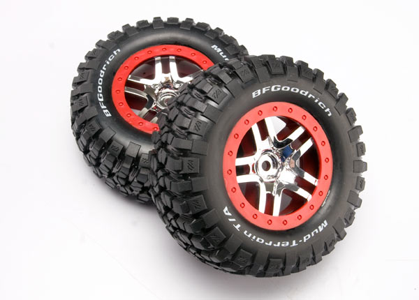 6873A Llantas y rines, ensamblados, pegados (SCT Split-Spoke cromado, rines rojos estilo beadlock, neumáticos BFGoodrich® Mud-Terrain™ T/A® KM2, inserciones de espuma) (2) (4WD adelante/a, 2WD trasero)