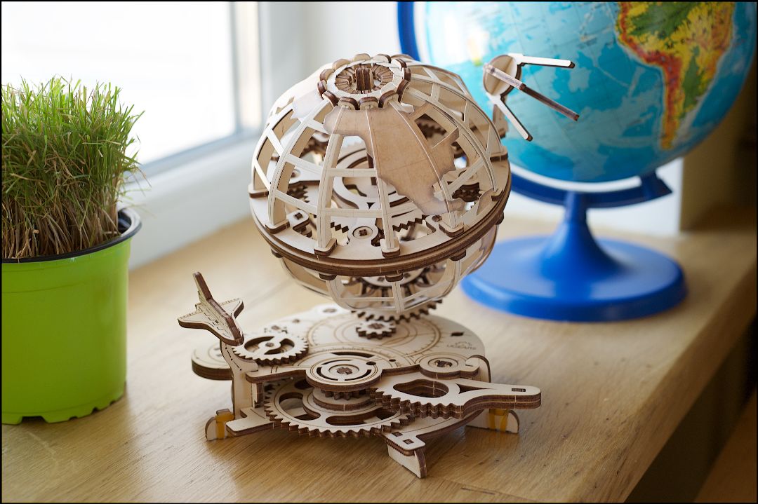 UGears Model Globe - 184 Pieces